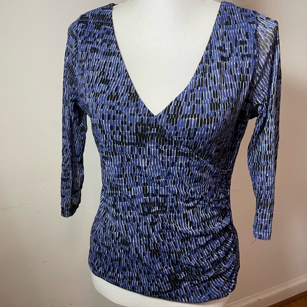 Kenneth Cole Large black white blue blouse side rouching 100 percent nylon